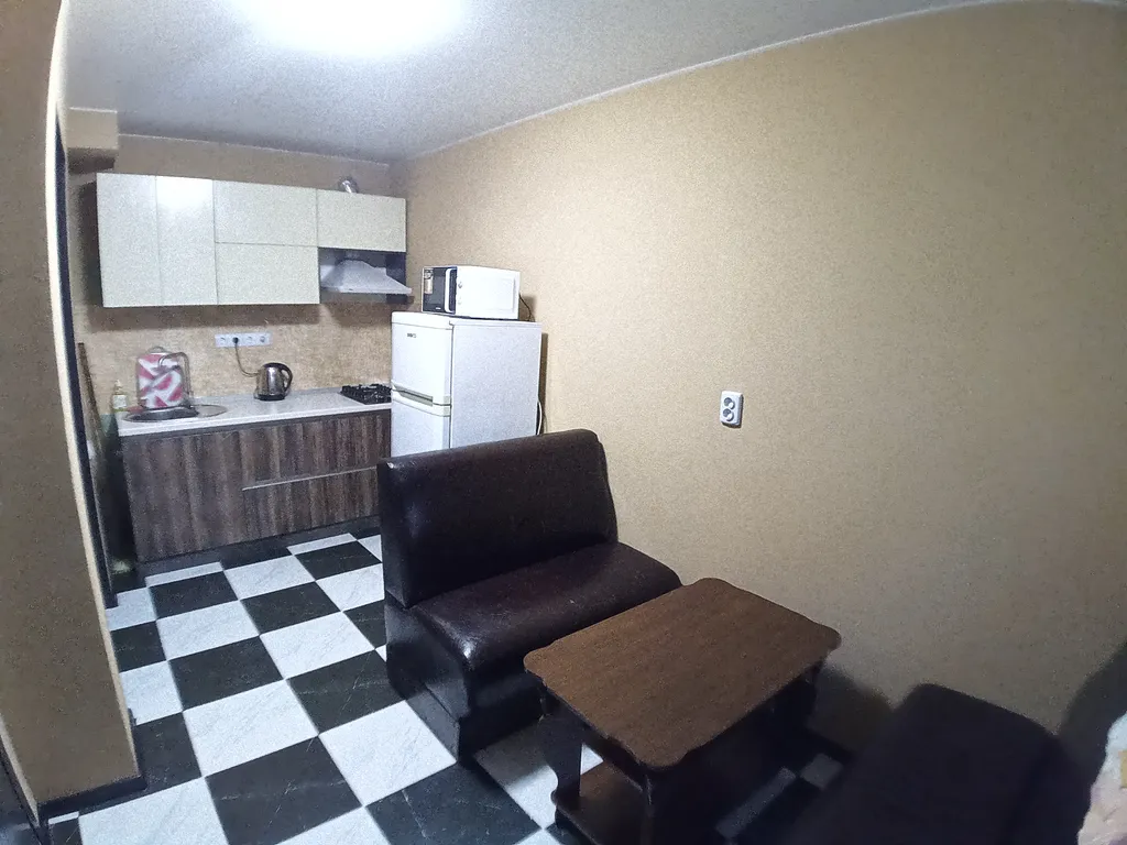 Коттеджи на берегу озера в парке