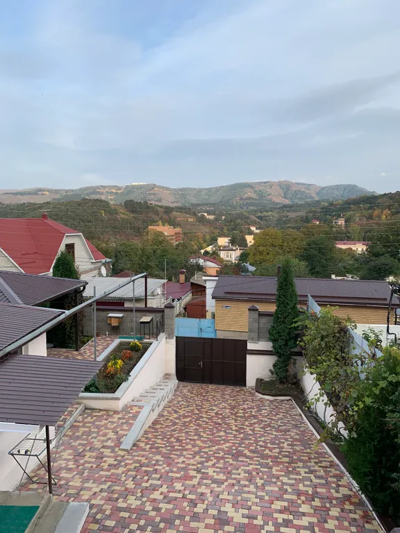 Коттедж Двухэтажный коттедж с видом на горы — Кисловодск