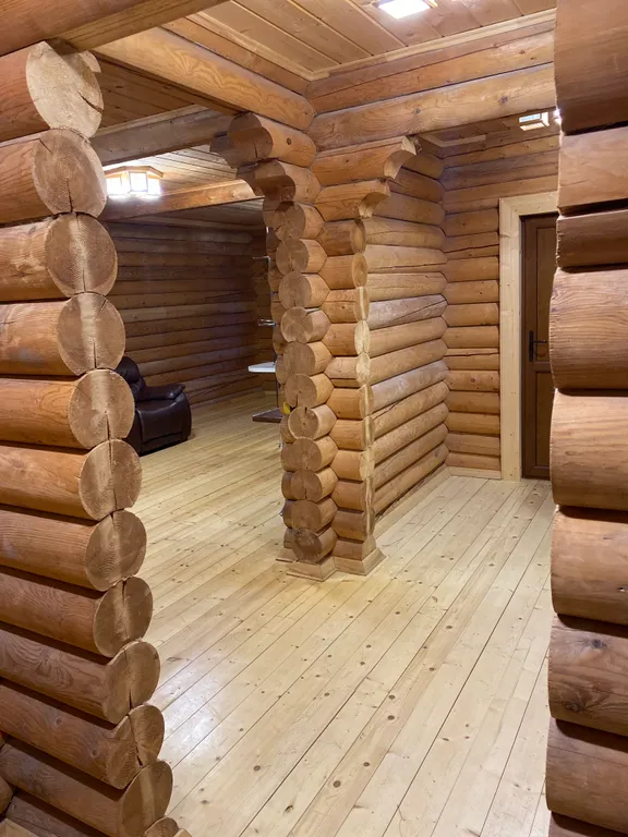 Двухэтажный дом из сруба в живописном месте