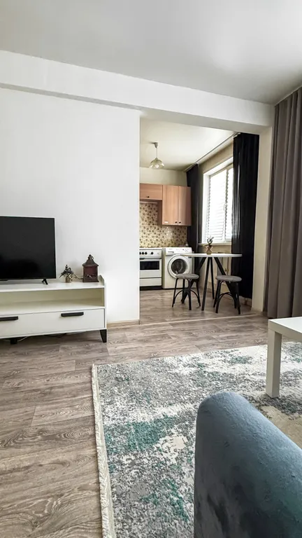 Квартира-студия на въезде и выезде из города