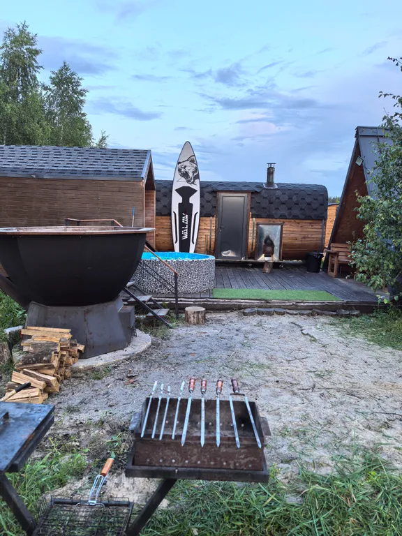 Треугольный дом с баней и чаном