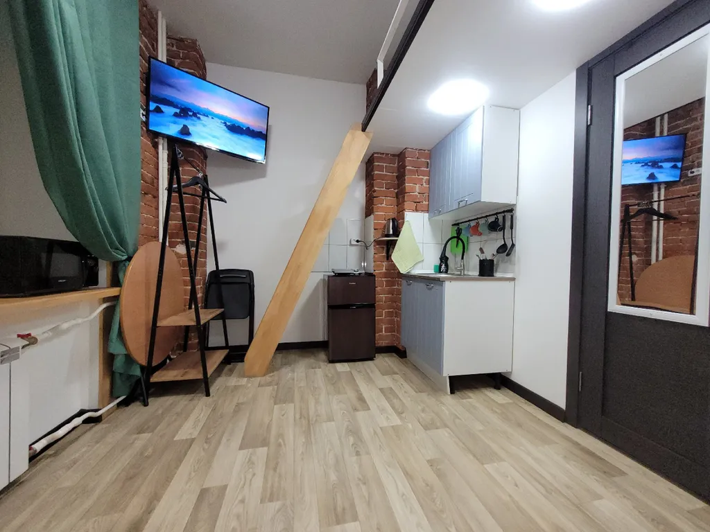 Лофт-8 зелёная, клёвая двухуровневая студия в центре