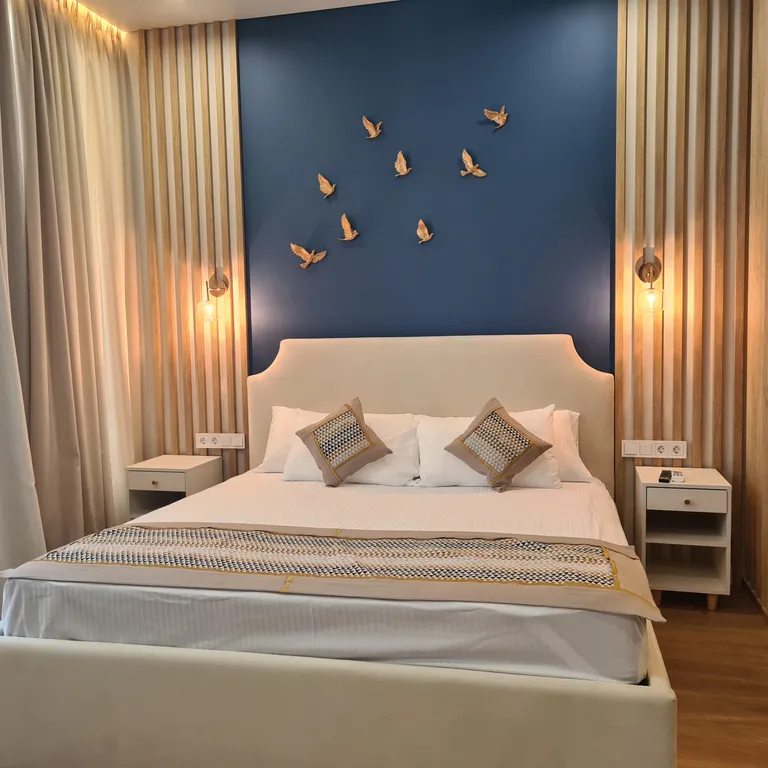 Квартира Дизайнерская квартира-студия у моря с видом на бассейн — Севастополь