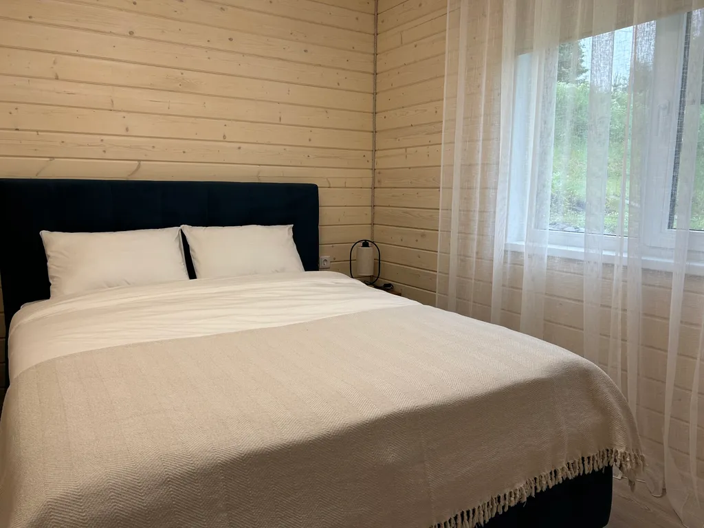 Дом на берегу реки