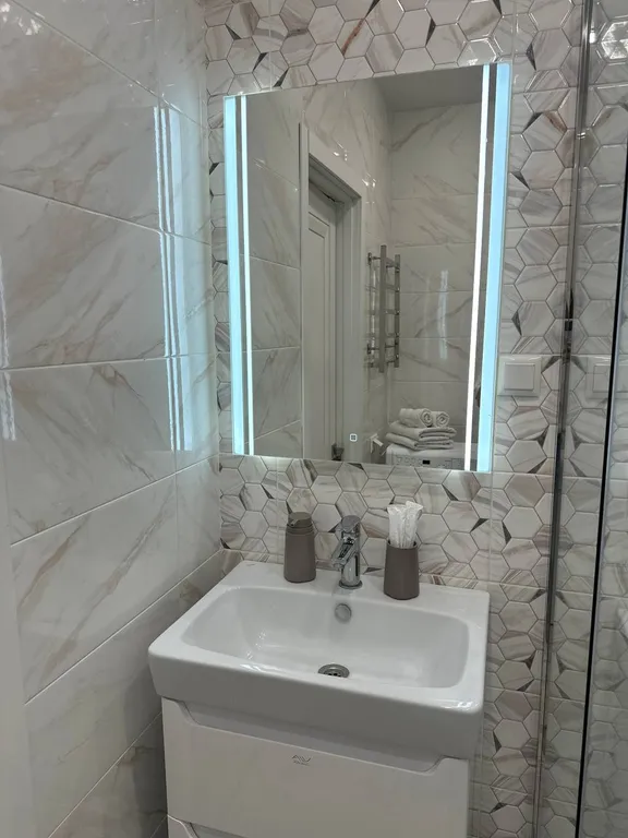 Современная студия с уютным интерьером в центре