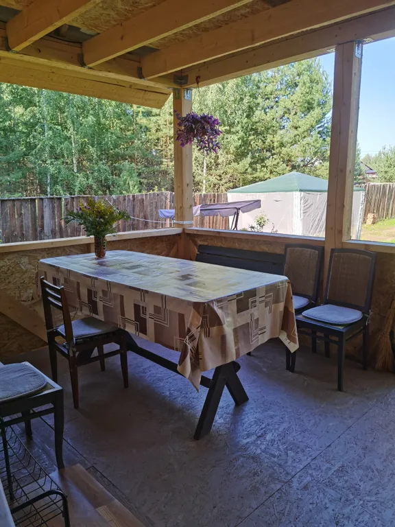 Коттедж Коттедж с баней, чаном и детской площадкой с батутом у озера, в бору — Ланино