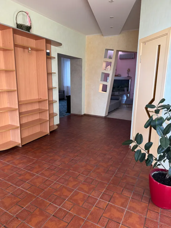 Дом с большим бассейном