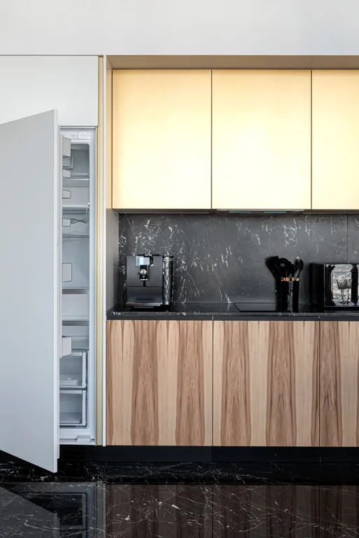 Роскошный апартамент Табрис на 81 этаже с ванной у окна в спальне