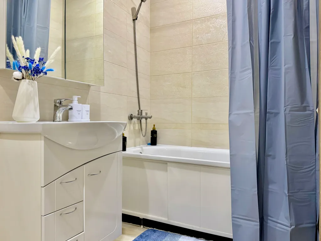 Панорамный балкон, современный дом, крупногабаритная квартира