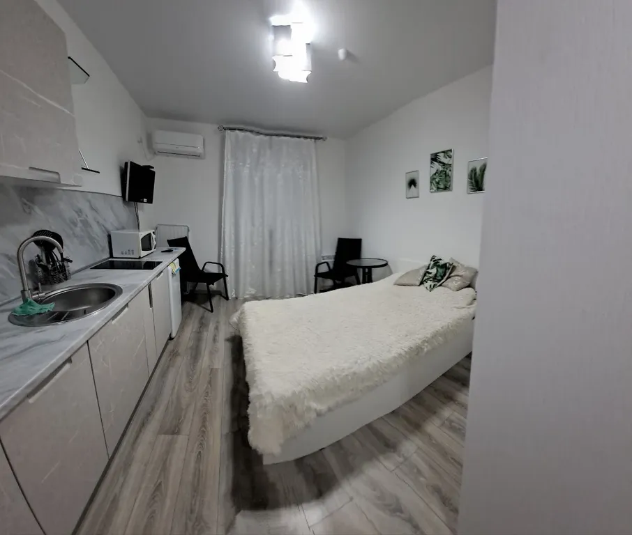 Апартаменты с большой кроватью в Холидей Хаус