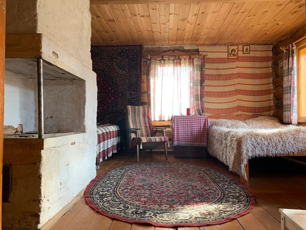 Деревенский домик с печкой и летней кухней