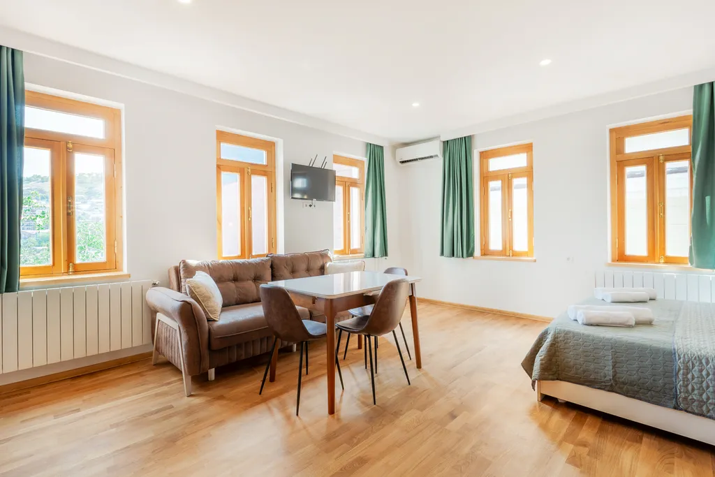 Guli of Tbilisi, Дуплекс с видом на реку в историческом центре города