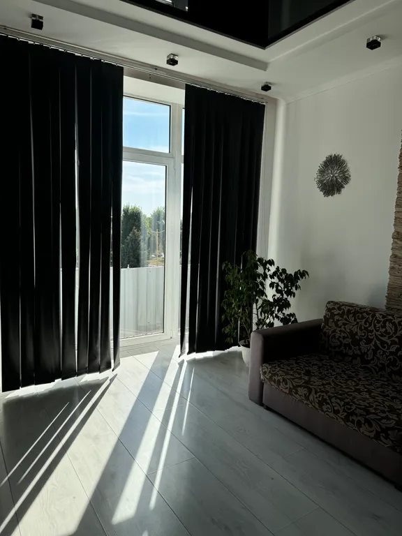 Красивая трёхкомнатная квартира в центре с видом на площадь