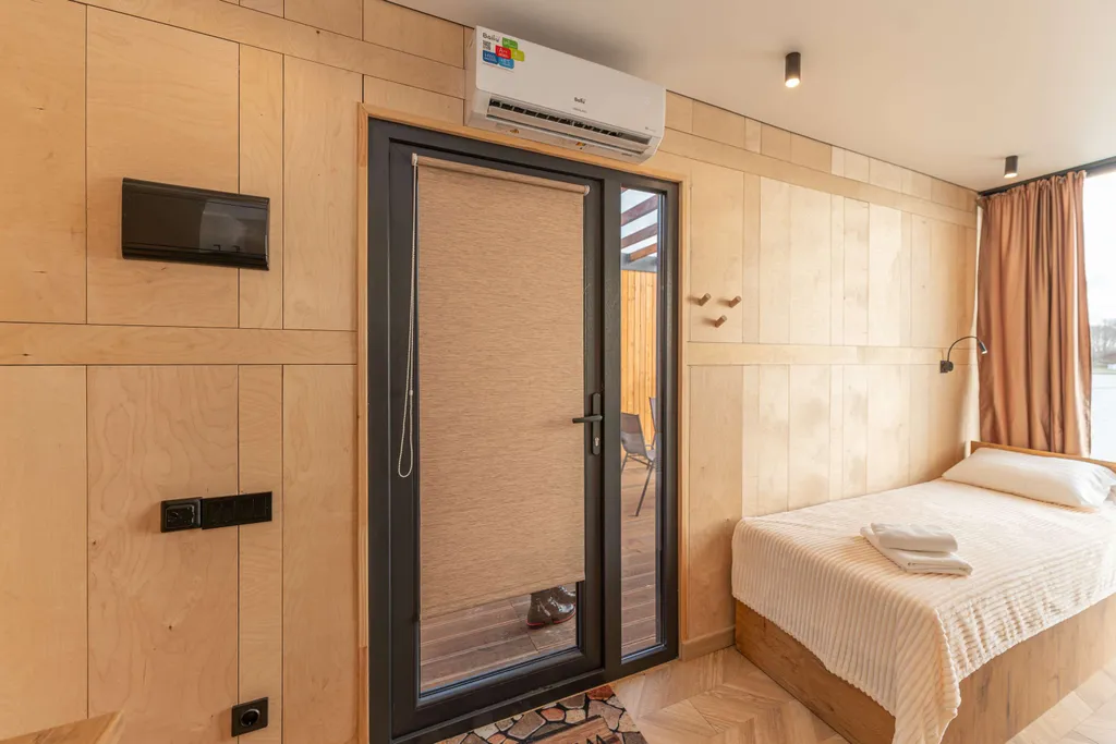 Уютный домик с видом на озеро