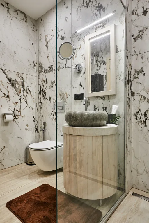 Полулюкс с кроватью размера king-size и видом на озеро