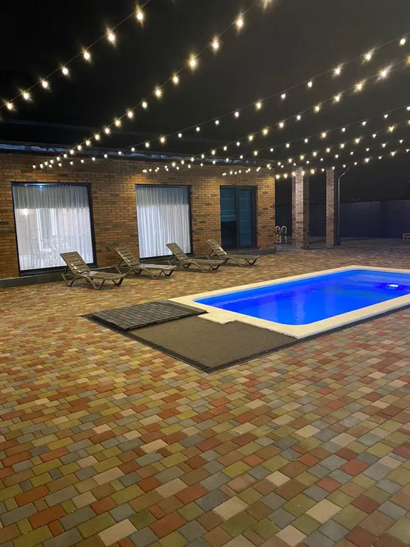 Частный дом с футбольным полем