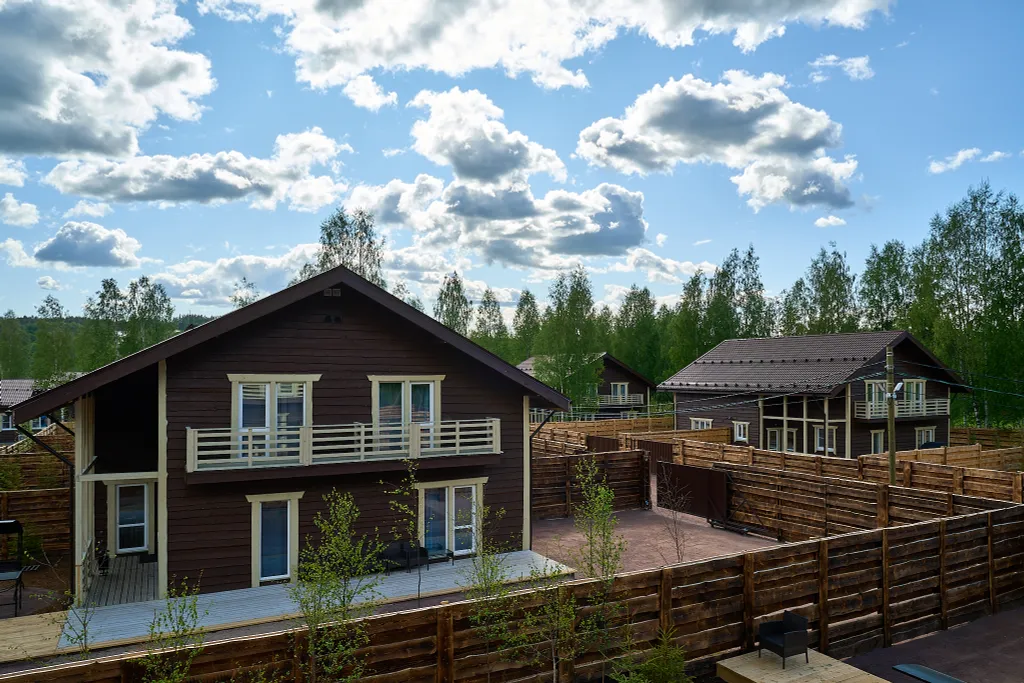 Коттедж Уютный коттедж рядом с озером — Светлое