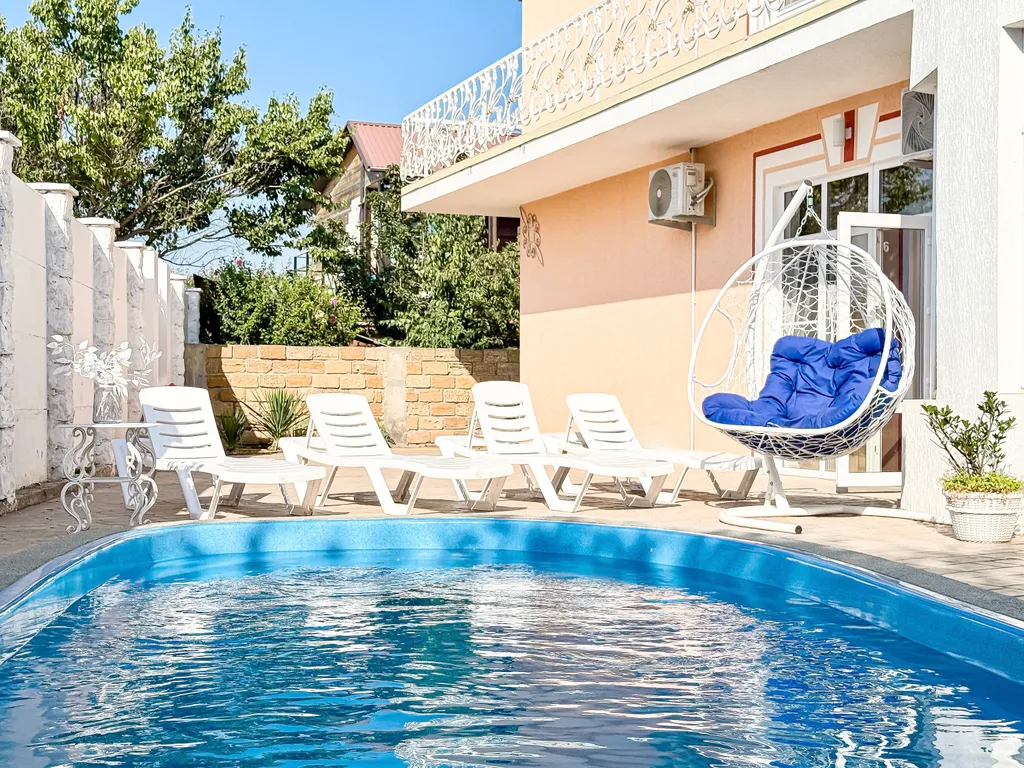 Коттедж Шикарный особняк с бассейном — аренда посуточно в Анапа