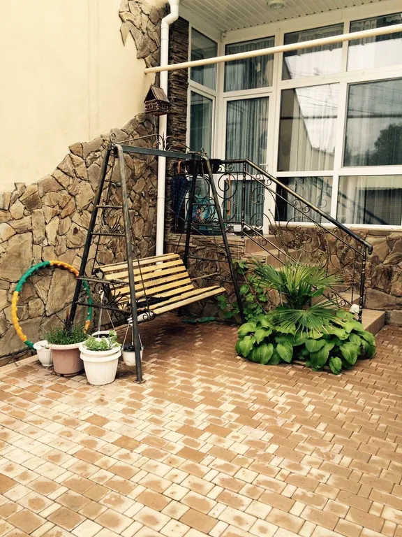 Дом с двориком для вас и парковка