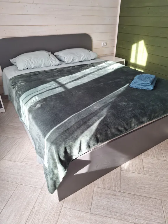 Уютный домик с верандой и видом на лес, посуточно.