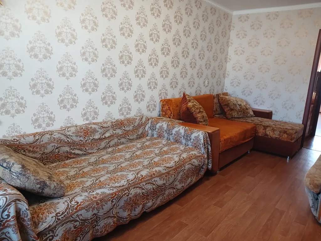 Многоместная комфортная квартира с балконом — аренда посуточно в Магадан