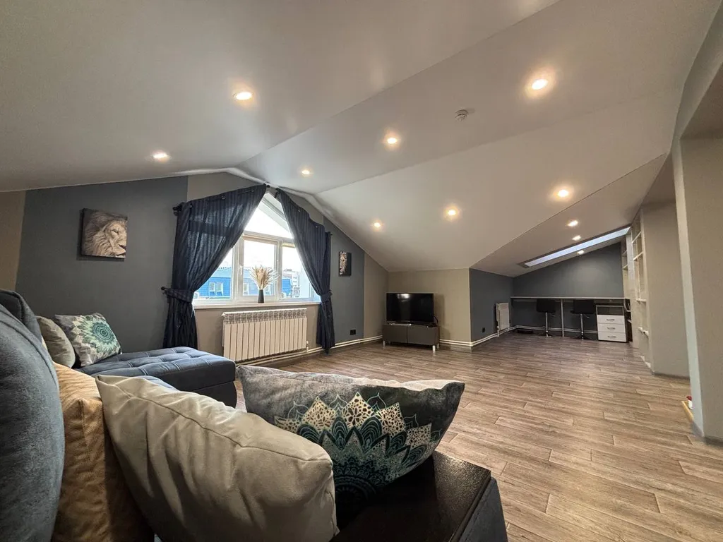 Шикарная трехкомнатная квартира с собственной Бесплатной парковкой!