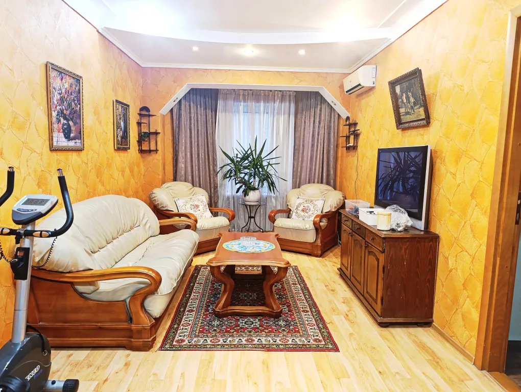 Просторная квартира в центре у моря