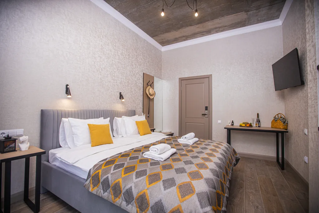 Полулюкс с панорамным застеклением и балконом для 2 гостей