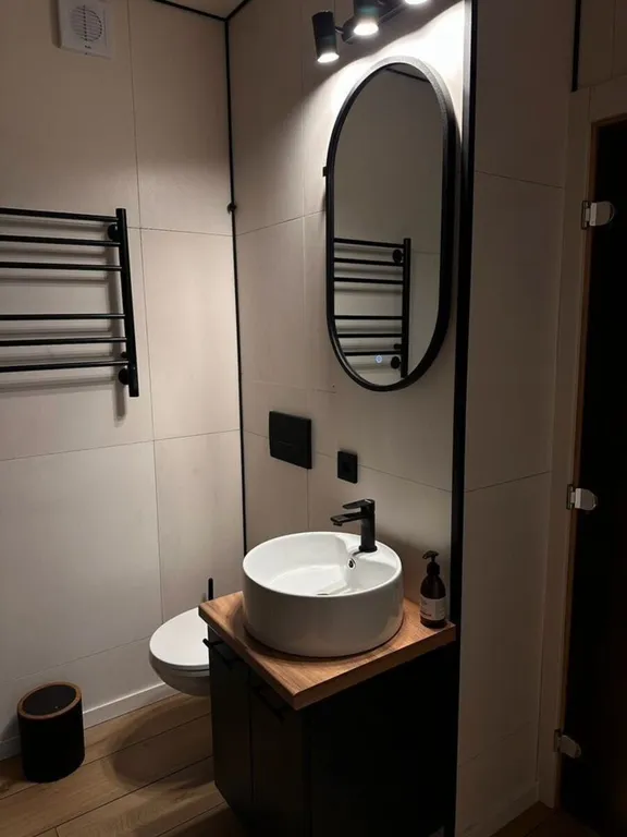 Стильный уютный дoм c бaней в cocновoм лecу