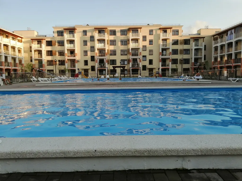 Уютная студия с террасой с видом на горы и бассейны