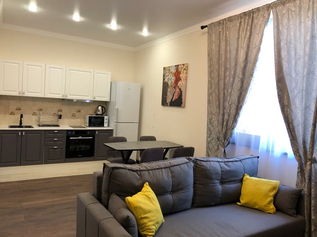 Уютная евро-трехкомнатная квартира с евроремонтом