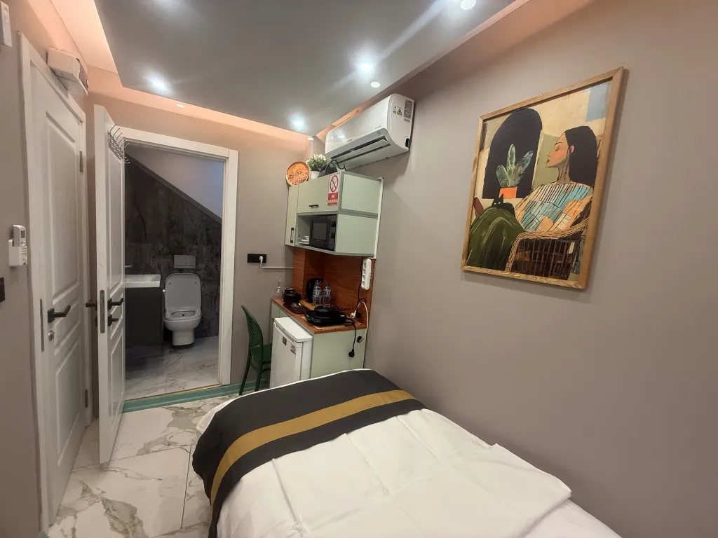 Номер рядом со станцией метро Таксим