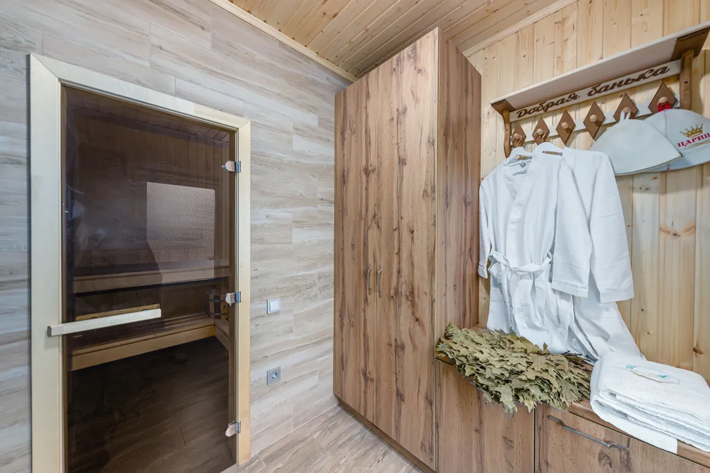 Загородный дом с русской баней и бассейном в 15 минутах от моря