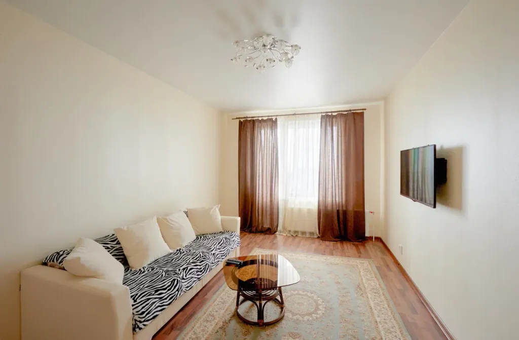 Уютная, большая квартира в центре с видом на собор — аренда посуточно в Курган