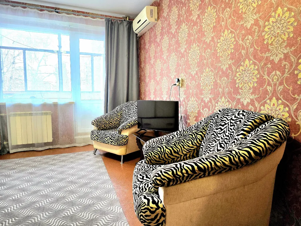 Однушечка возле линии в центре харьковской горы