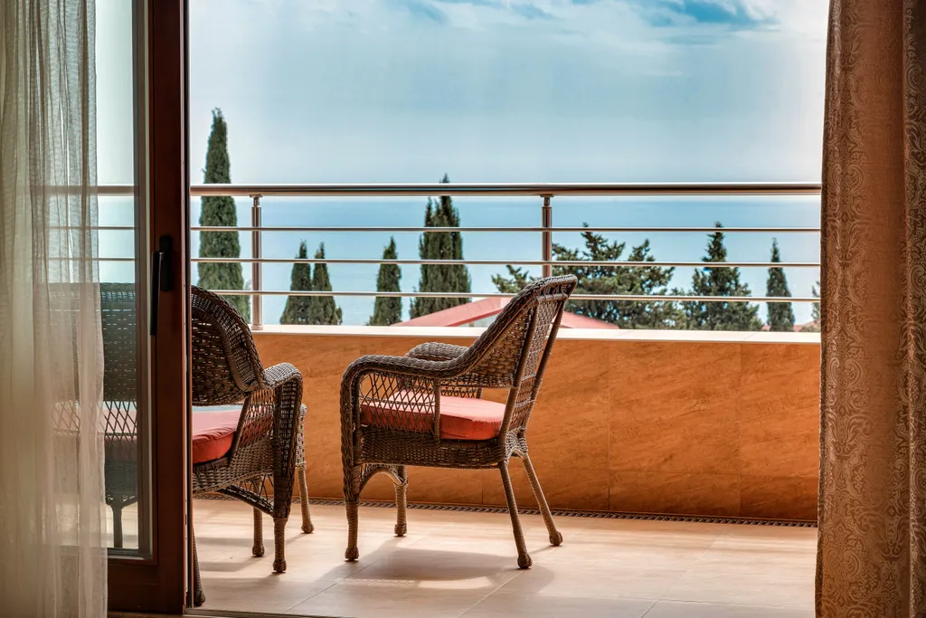 Две спальни и гостиная, вид на море