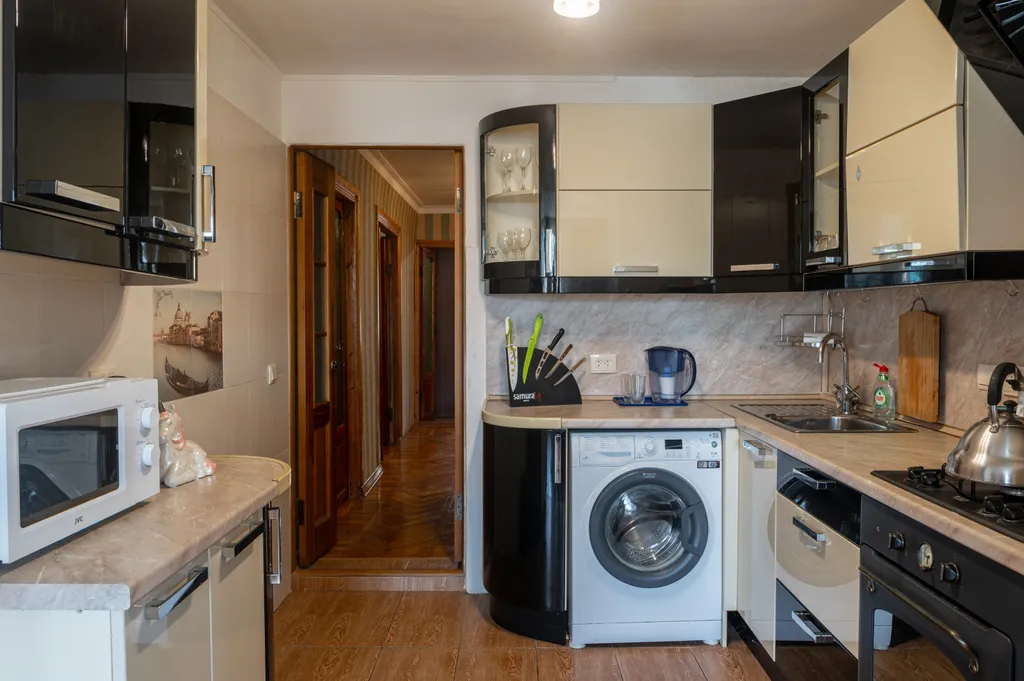 Квартира 3-комнатная Квартира — Махачкала