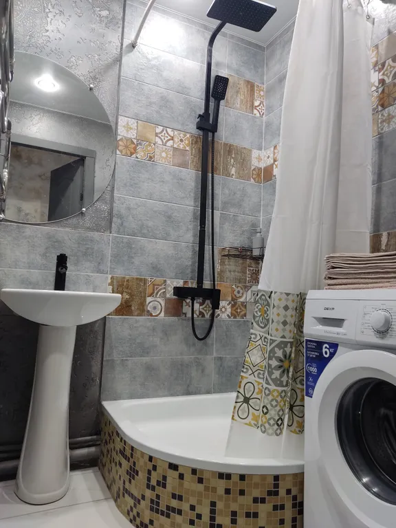 Двухкомнатная Революции