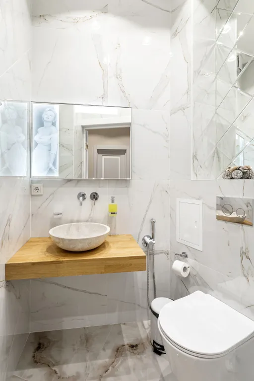 Золотая бухта с видом на реку