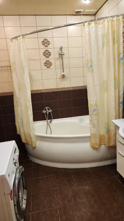 Дом с отдельным двором рядом с Театральной площадью