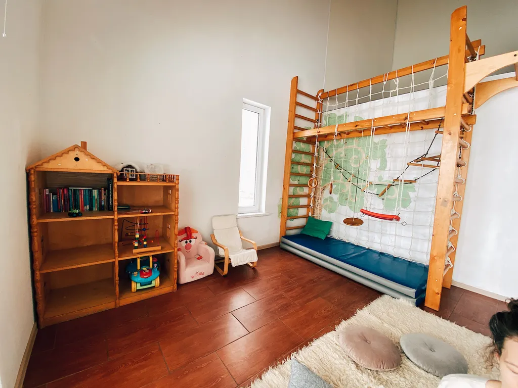 Тёплый коттедж у воды