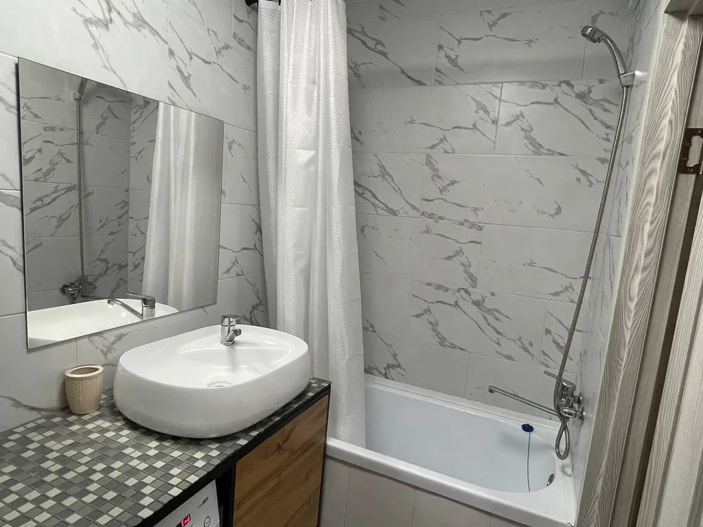 Студия в академе