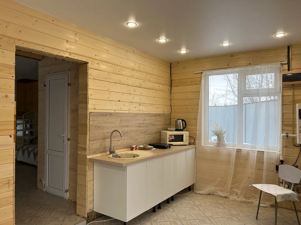 Домик в соснах с баней