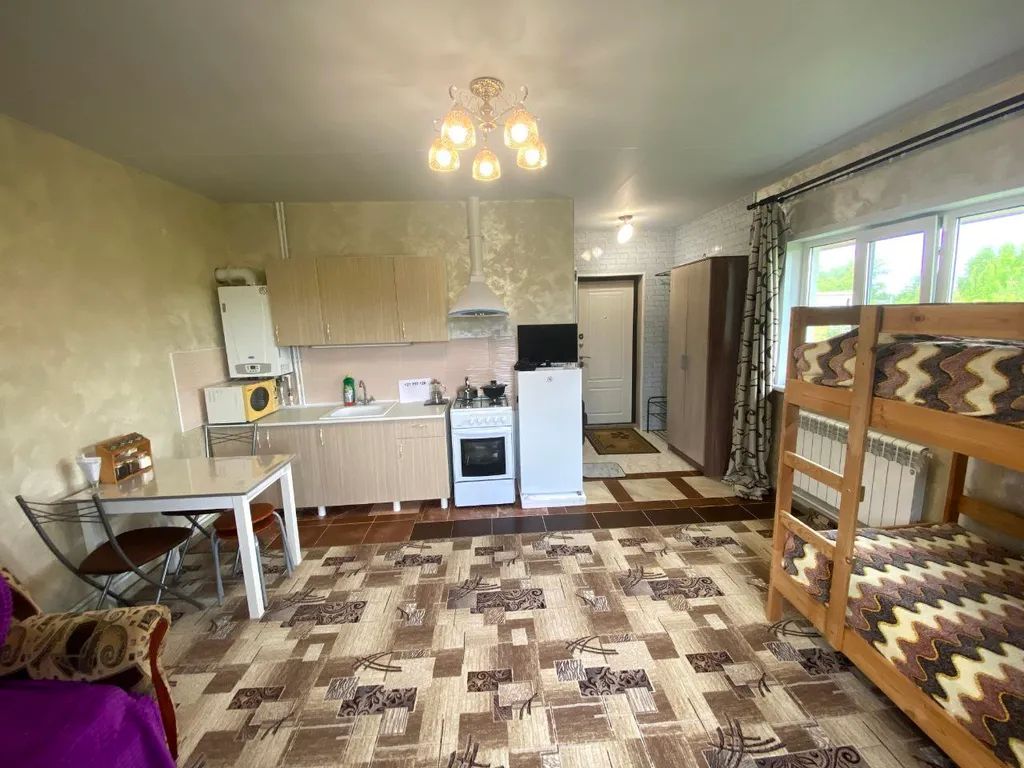 Дом со всеми удобствами, на большом участке