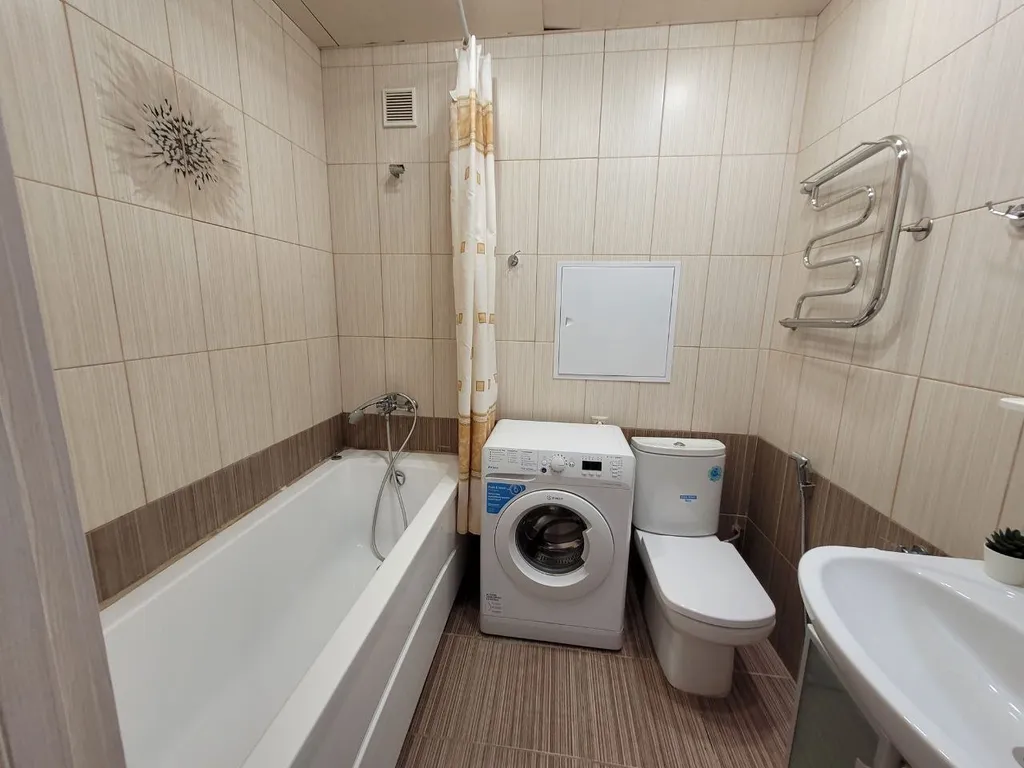 Большая трешка рядом с крокус экспо