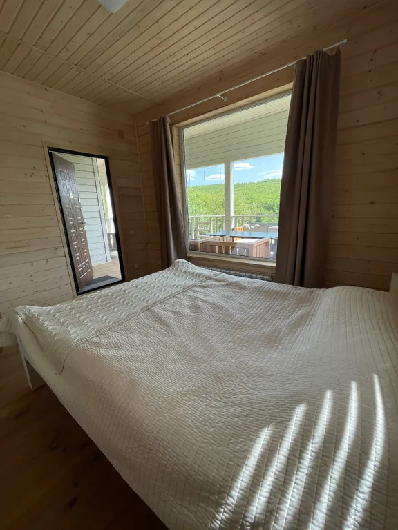 Дом для большой компании с видами на горы и озеро