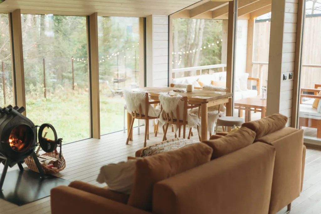 Дом с баней и чаном у воды и леса бохо