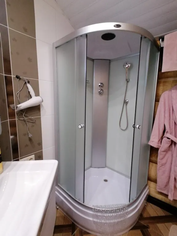 Уютный дом с гаражом у горной речки с видом на горы