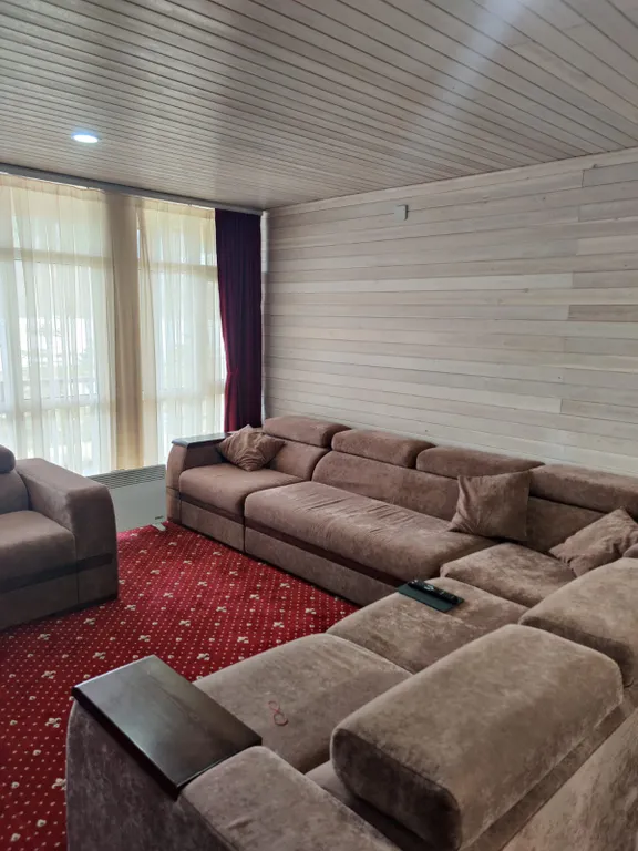 Домик у озера