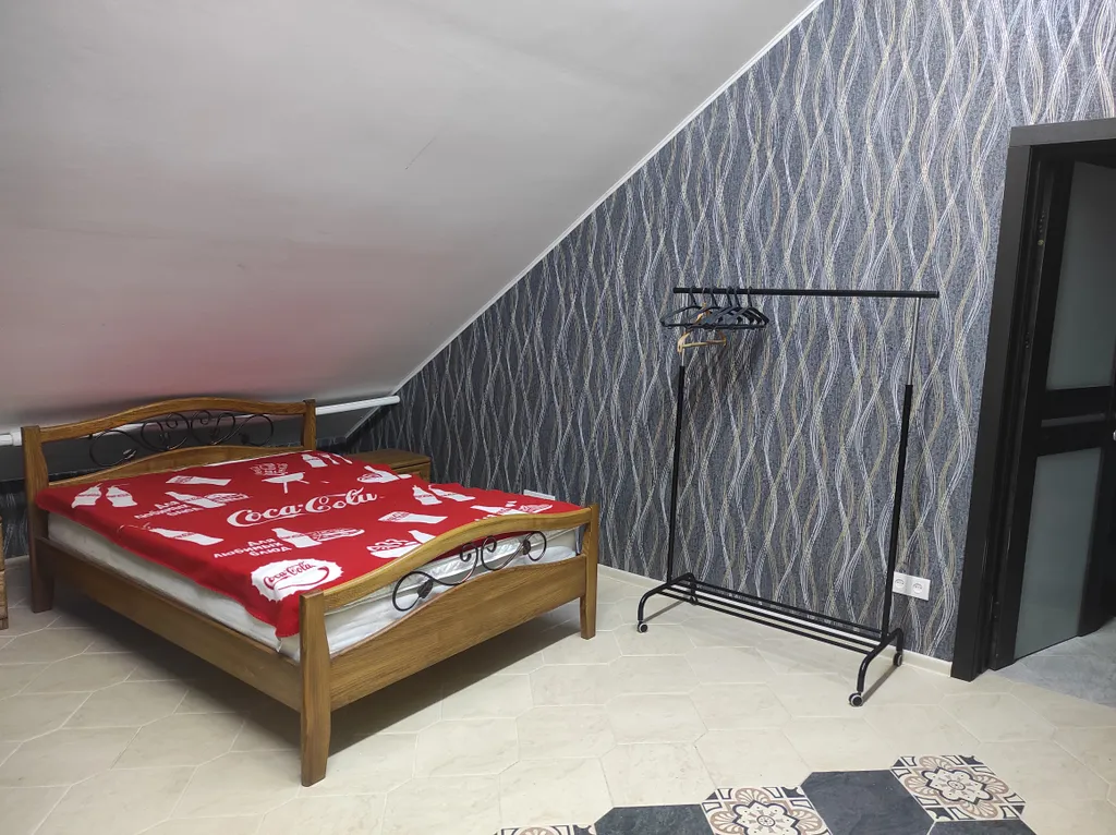 Коттедж с баней и бассейном на участке 6 соток